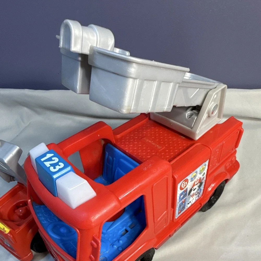 Fisher-Price Little People Fire Truck & Ladder Truck w/ 2 Figures M0127 2012